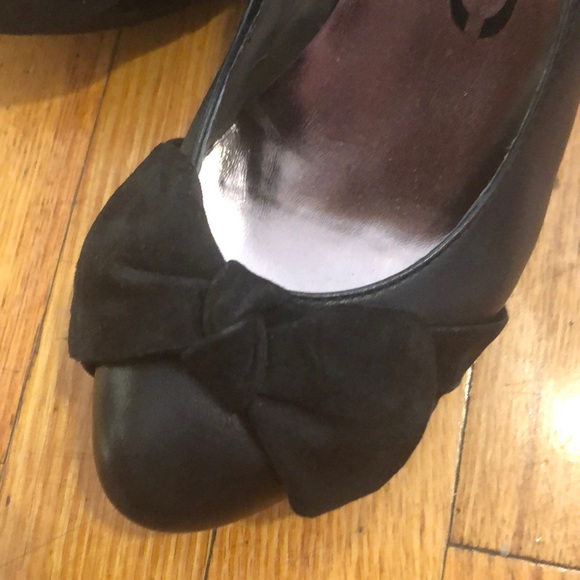 DKNYC Black Leather Heels - Picture 3 of 4